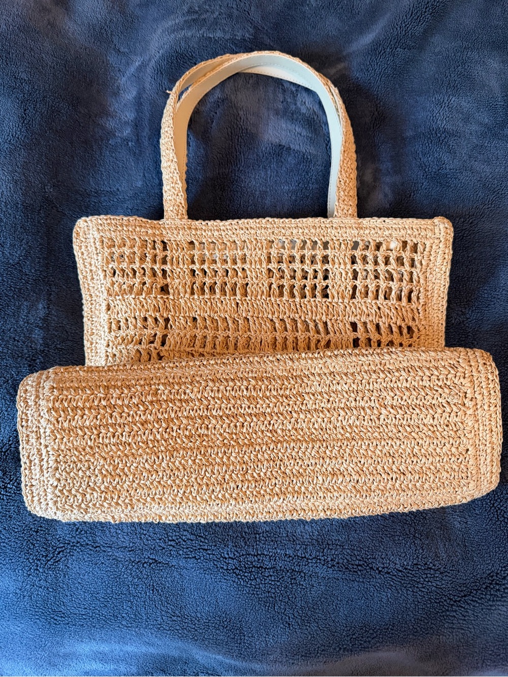 Tory Burch Beige Woven Straw Tote with Logo Medallion - Picture 3 of 4